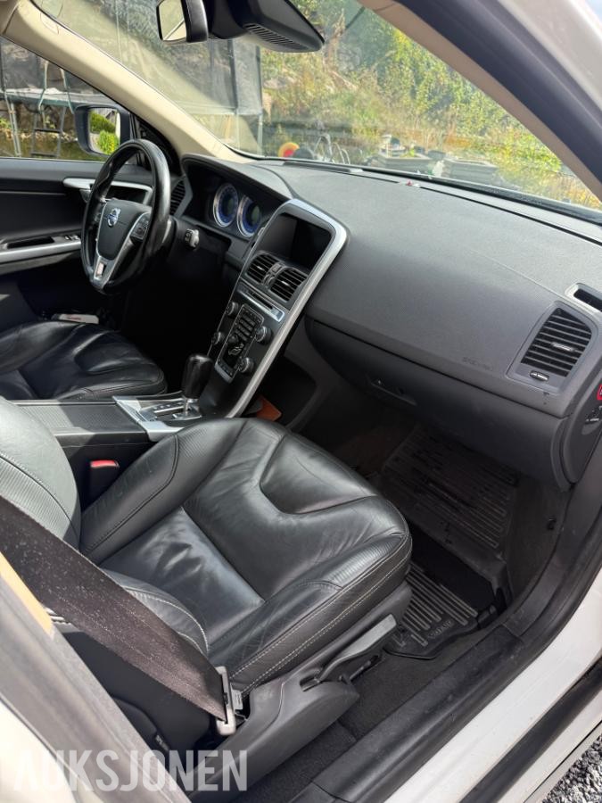 2011 VOLVO XC 60 R-DESIGN D4 163hk AWD AUTOMAT CRUISEKONTROLL RYGGEKAMERA