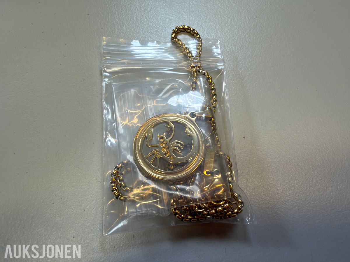 Ca 450 stk halskjeder og armbånd i ulike utførelser