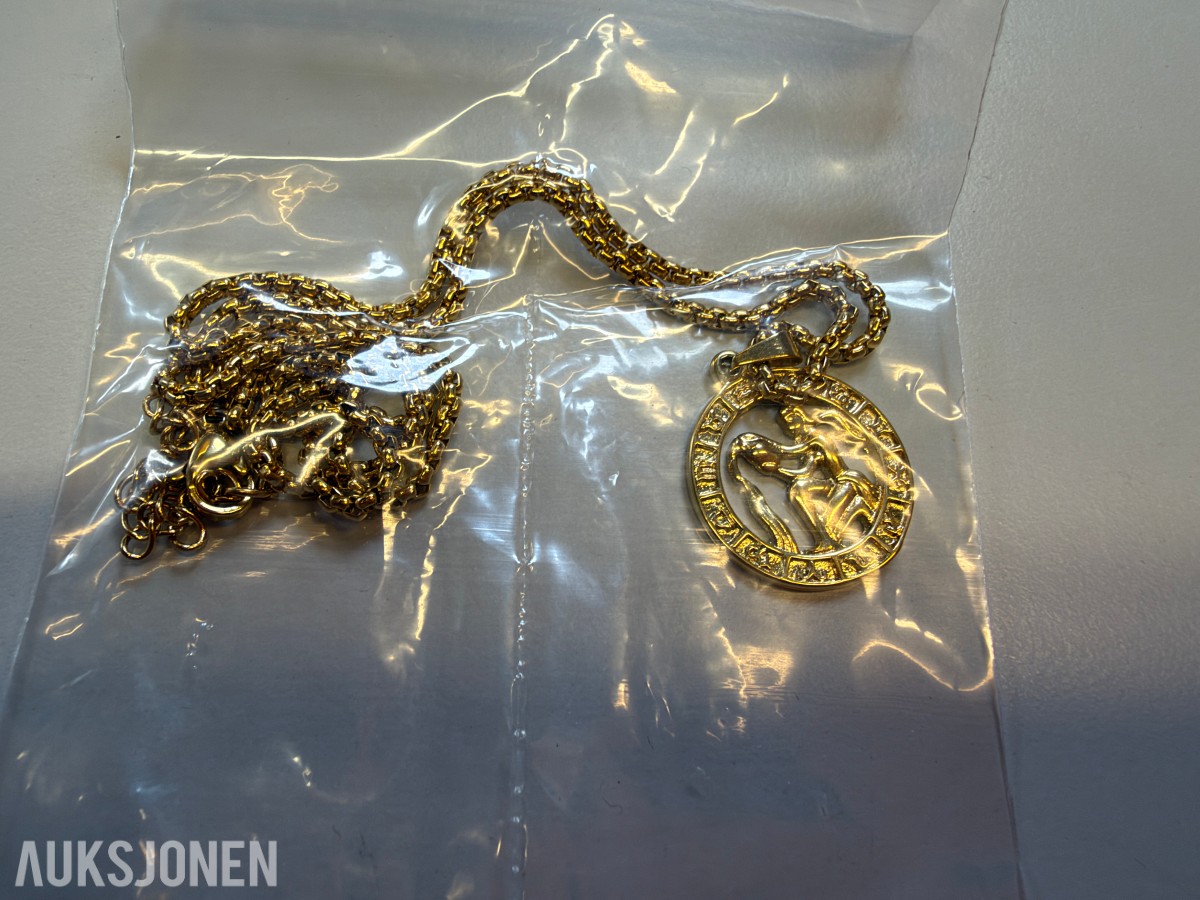 Ca 450 stk halskjeder og armbånd i ulike utførelser