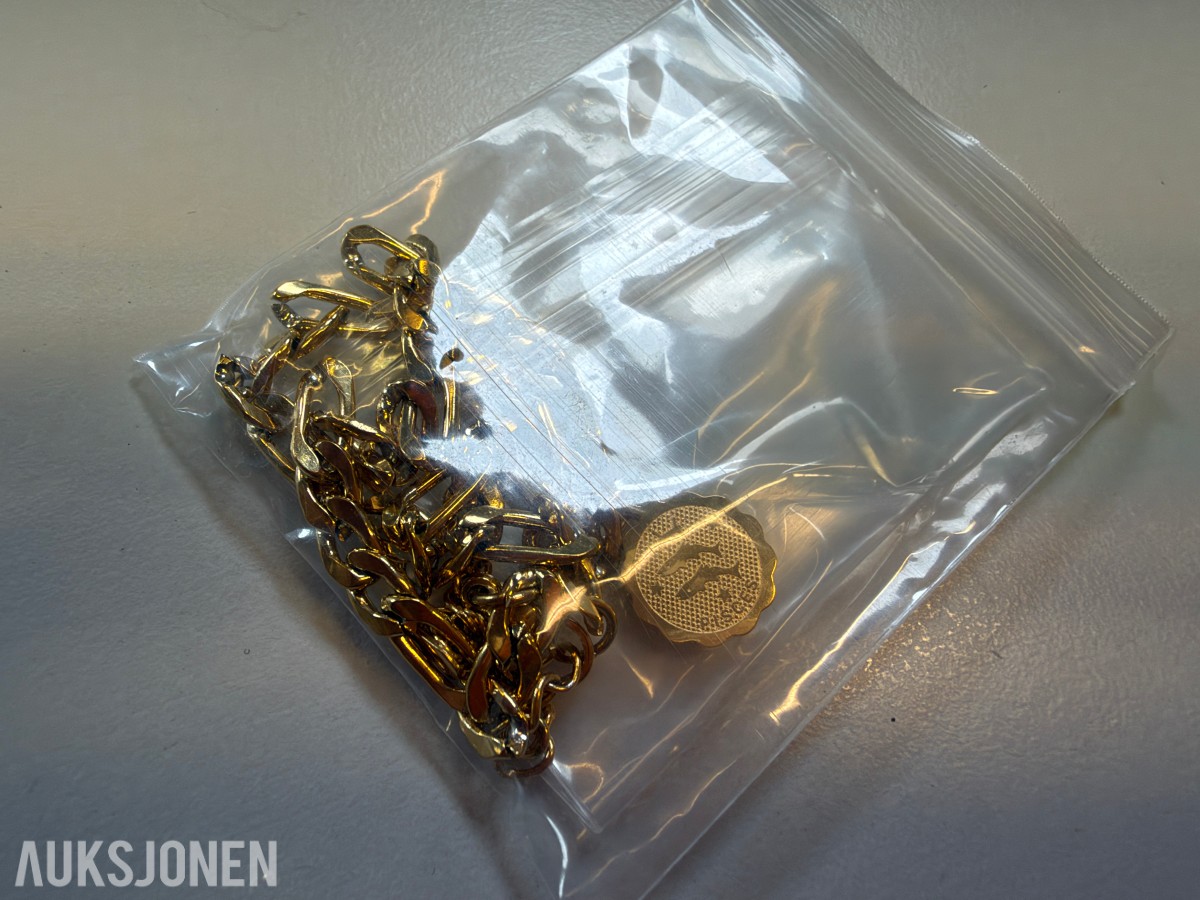 Ca 450 stk halskjeder og armbånd i ulike utførelser