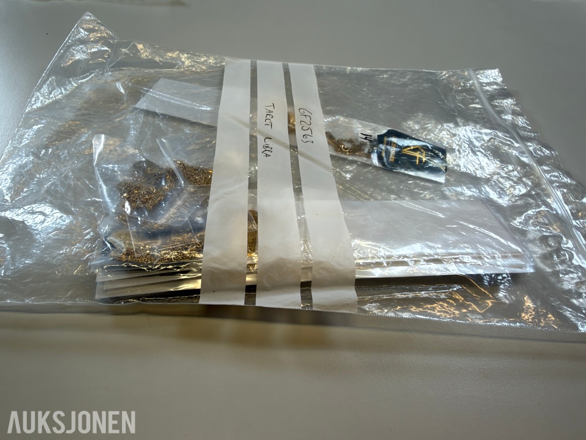 Ca 450 stk halskjeder og armbånd i ulike utførelser