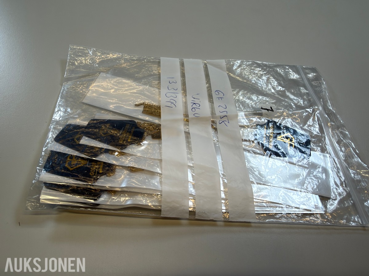 Ca 450 stk halskjeder og armbånd i ulike utførelser