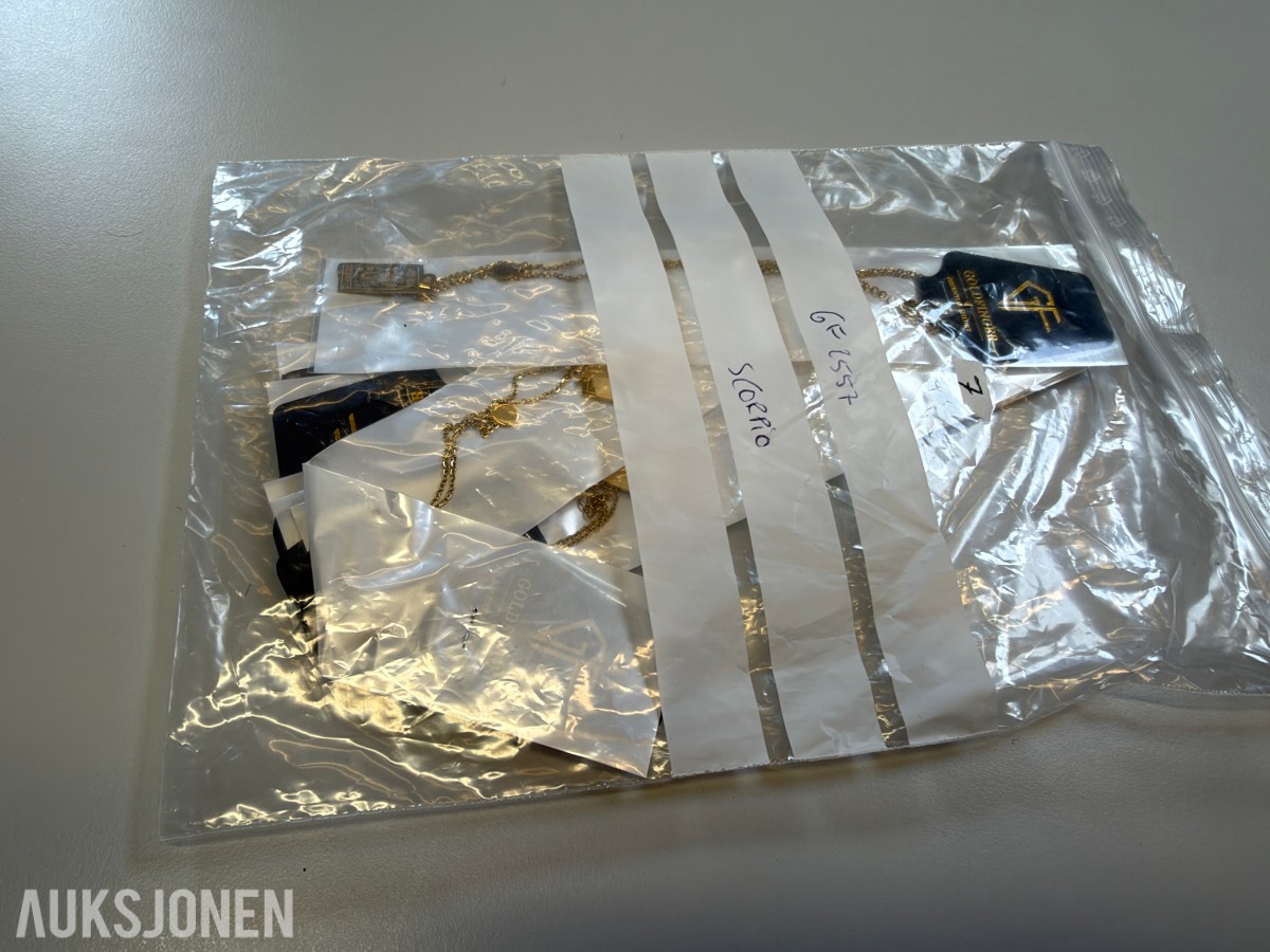 Ca 450 stk halskjeder og armbånd i ulike utførelser