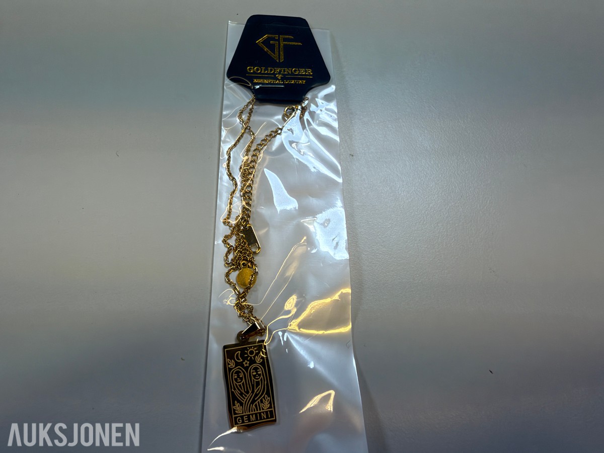Ca 450 stk halskjeder og armbånd i ulike utførelser