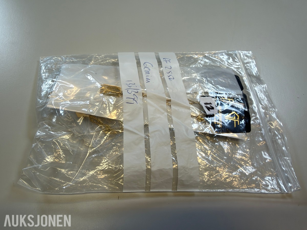 Ca 450 stk halskjeder og armbånd i ulike utførelser