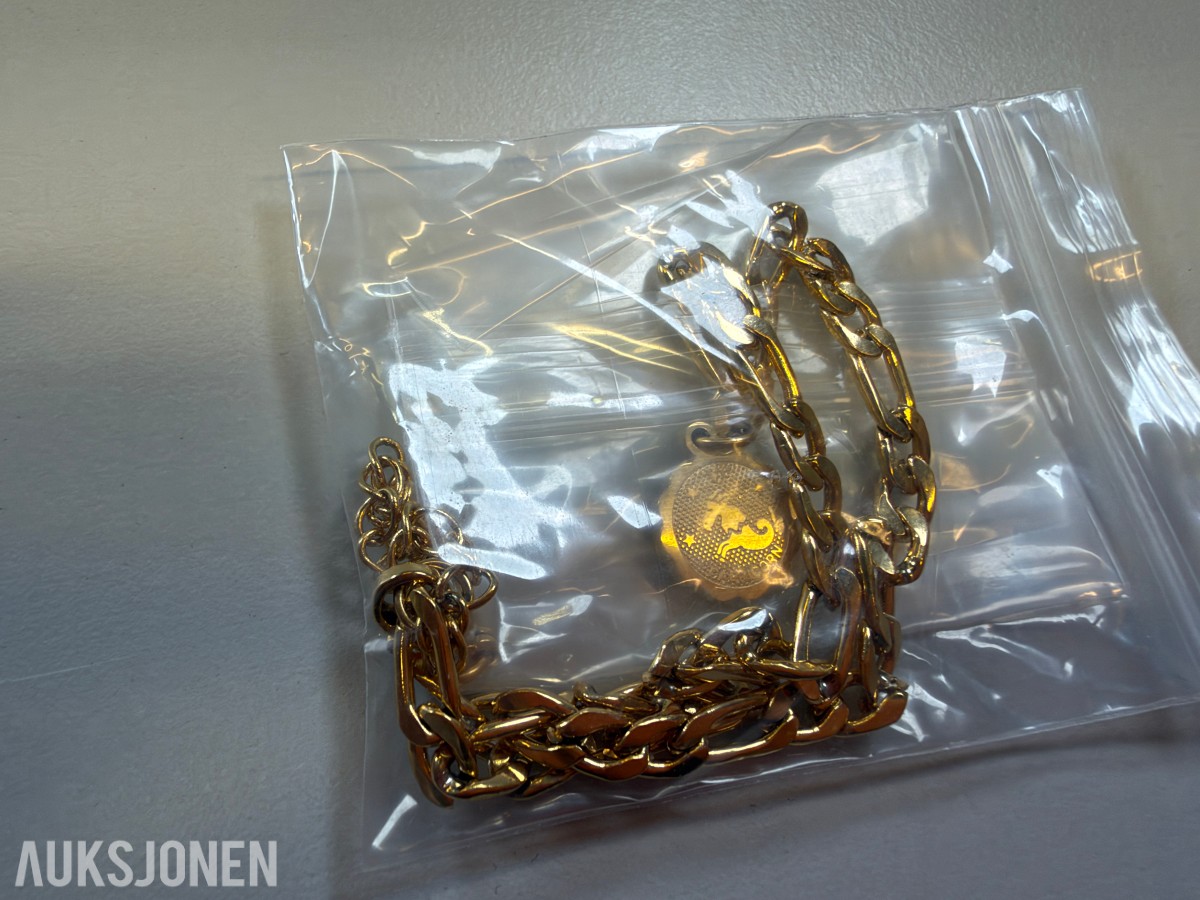 Ca 450 stk halskjeder og armbånd i ulike utførelser