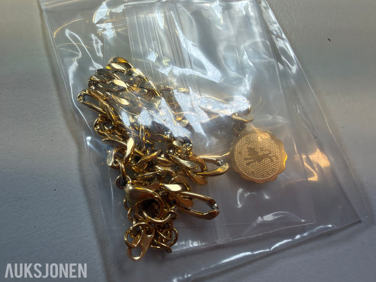 Ca 450 stk halskjeder og armbånd i ulike utførelser