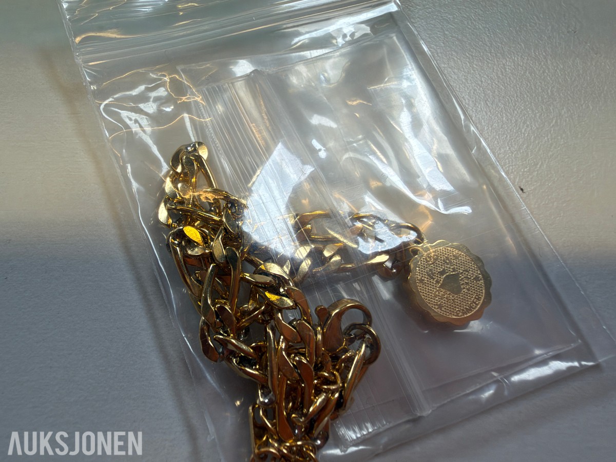 Ca 450 stk halskjeder og armbånd i ulike utførelser