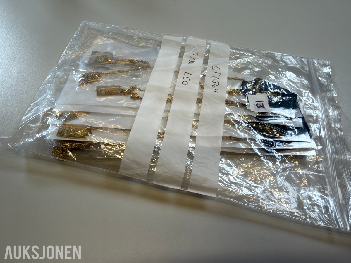 Ca 450 stk halskjeder og armbånd i ulike utførelser