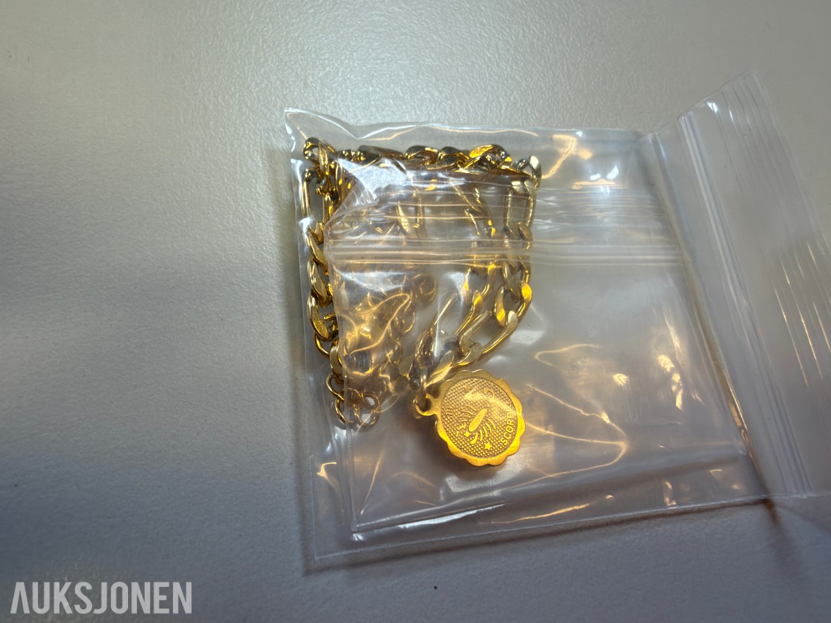 Ca 450 stk halskjeder og armbånd i ulike utførelser