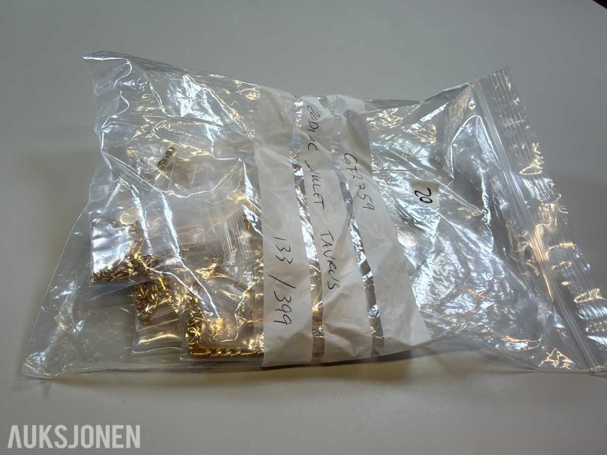 Ca 450 stk halskjeder og armbånd i ulike utførelser