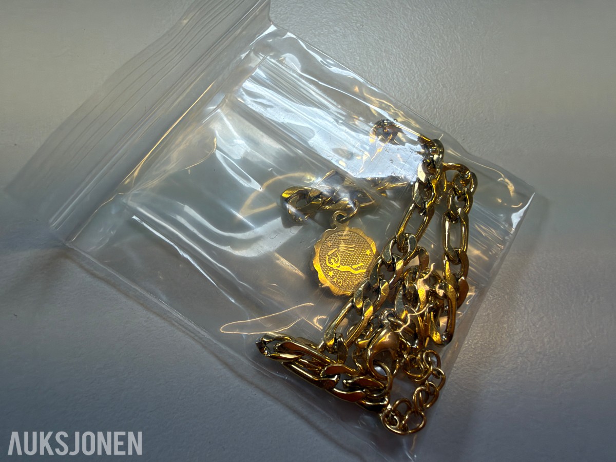Ca 450 stk halskjeder og armbånd i ulike utførelser