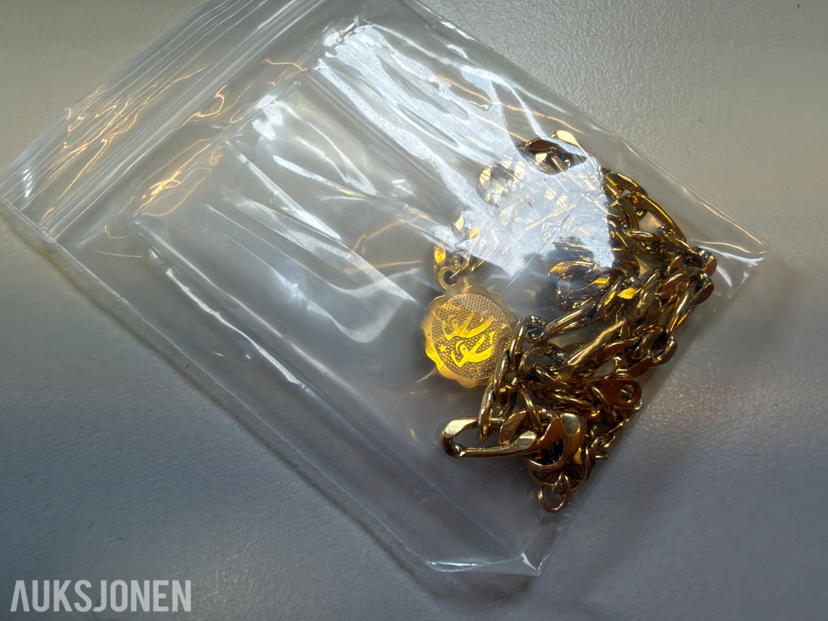 Ca 450 stk halskjeder og armbånd i ulike utførelser