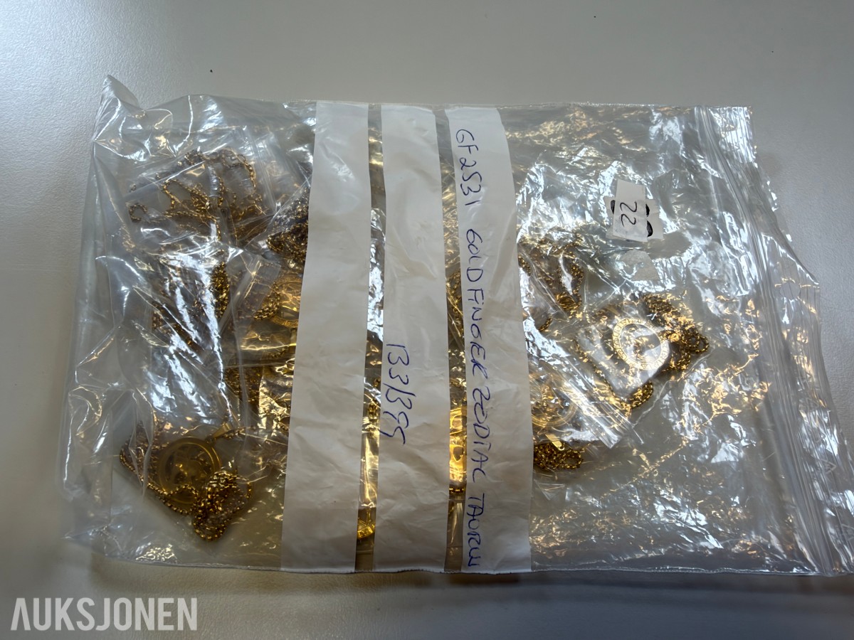 Ca 450 stk halskjeder og armbånd i ulike utførelser