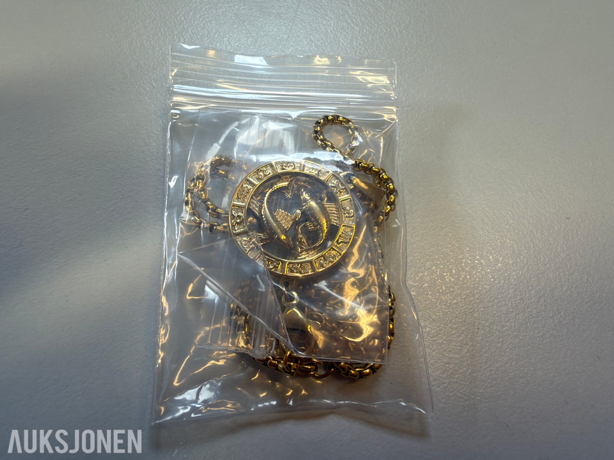 Ca 450 stk halskjeder og armbånd i ulike utførelser