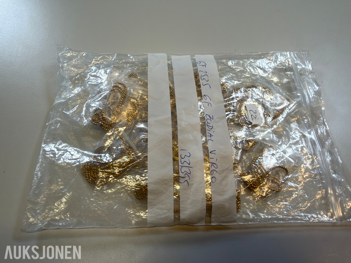 Ca 450 stk halskjeder og armbånd i ulike utførelser