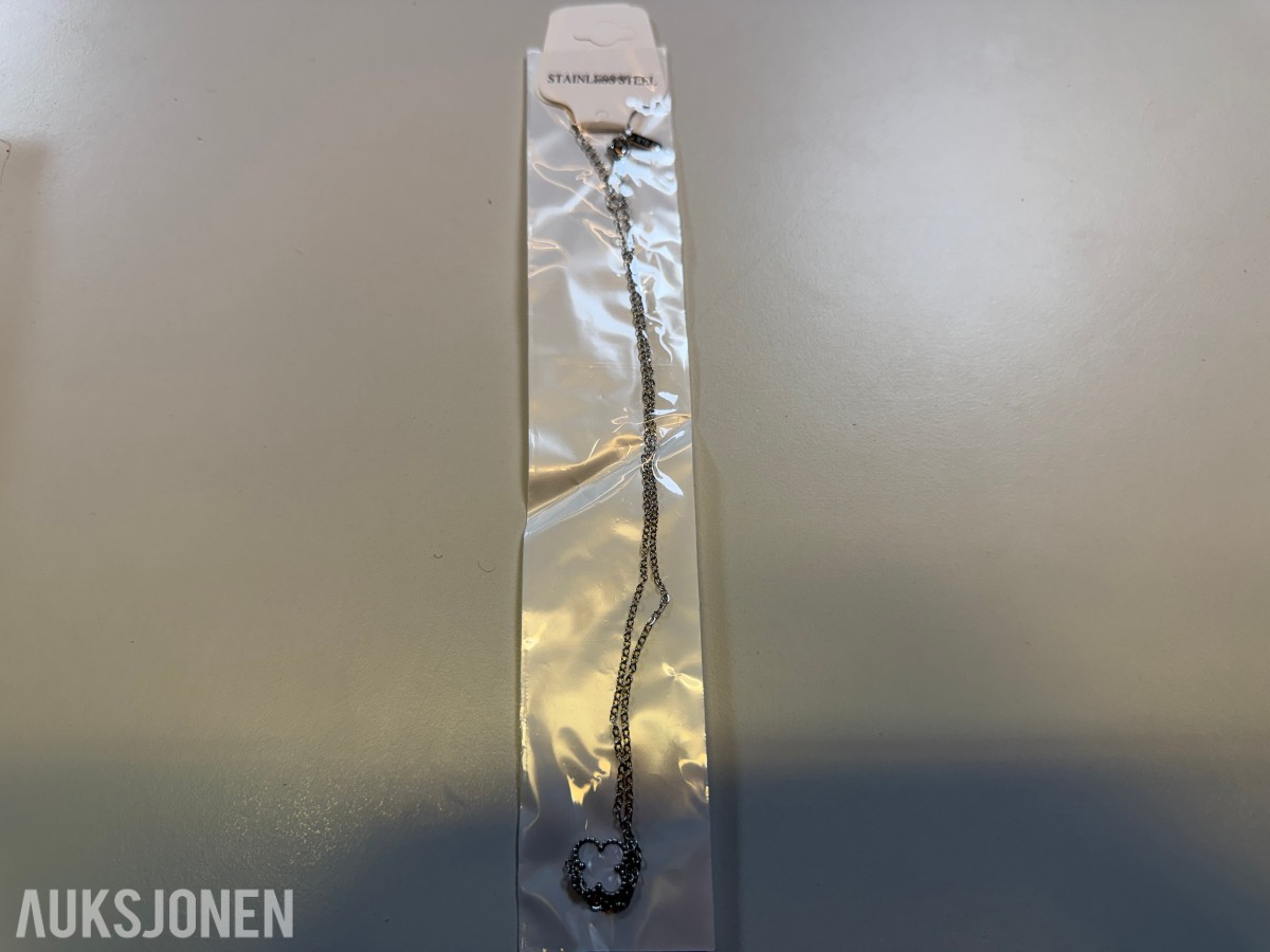 Ca 420 stk smykker - halskjeder, armbånd og øredobber