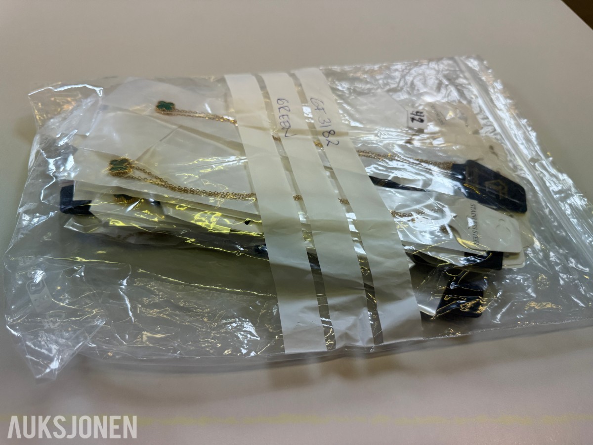 Ca 420 stk smykker - halskjeder, armbånd og øredobber