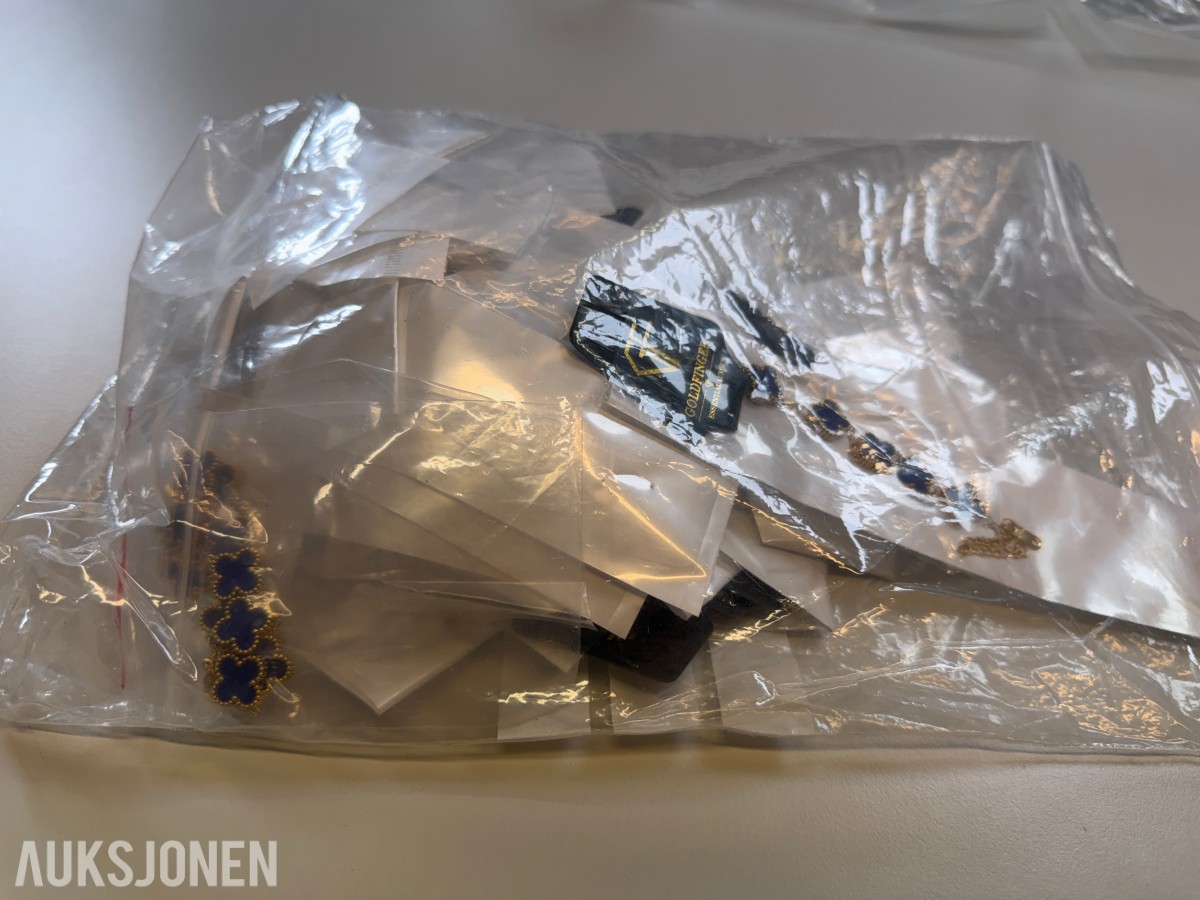 Ca 420 stk smykker - halskjeder, armbånd og øredobber