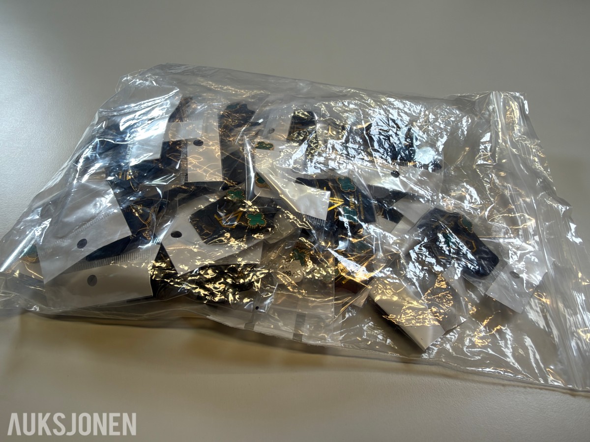 Ca 420 stk smykker - halskjeder, armbånd og øredobber