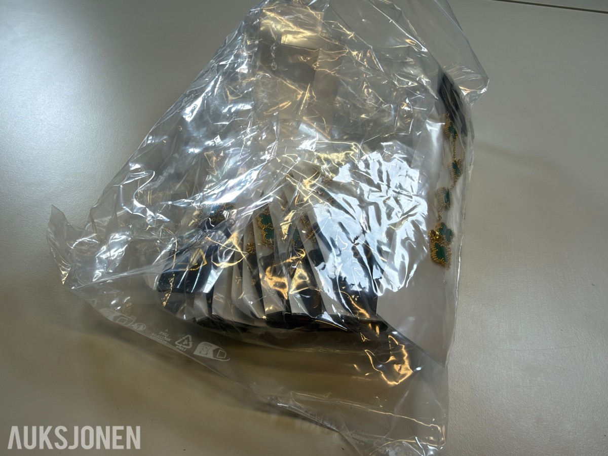 Ca 420 stk smykker - halskjeder, armbånd og øredobber