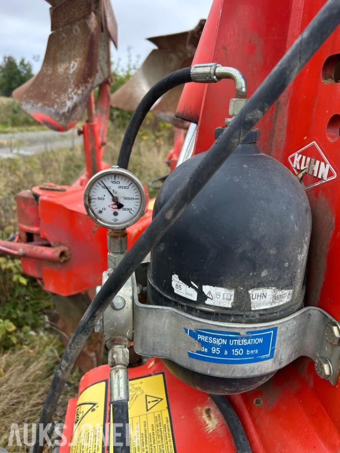 2005 Kuhn Vari-Master 121 5-skjærs vendeplog