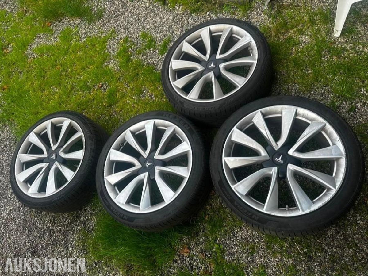 2019 4 Tesla-dekk selges, 235/40 R19