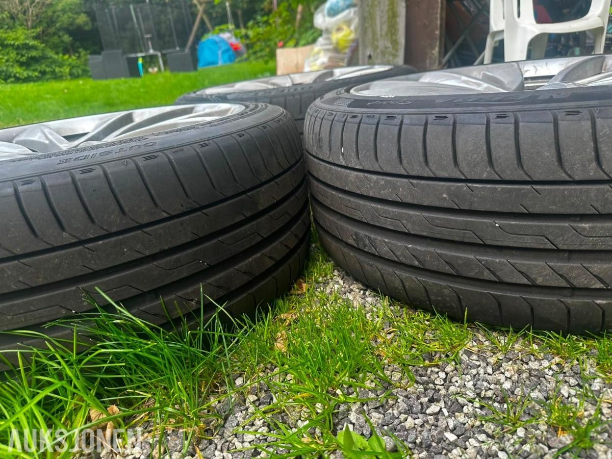 2019 4 Tesla-dekk selges, 235/40 R19