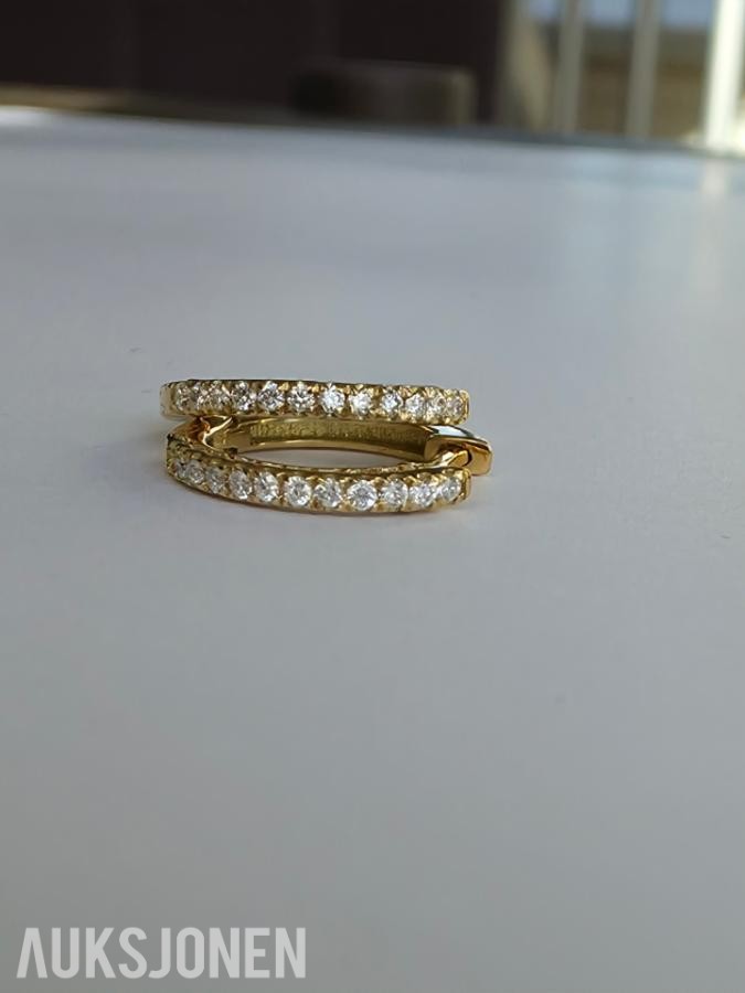 0.26CT HOOPS DIAMANTØREDOBBER I 18K GULL. NATURLIGE DIAMANTER! TAKSTBREV!