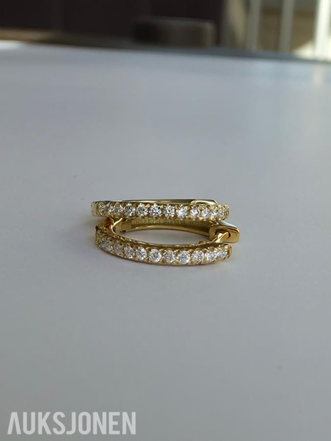 0.26CT HOOPS DIAMANTØREDOBBER I 18K GULL. NATURLIGE DIAMANTER! TAKSTBREV!