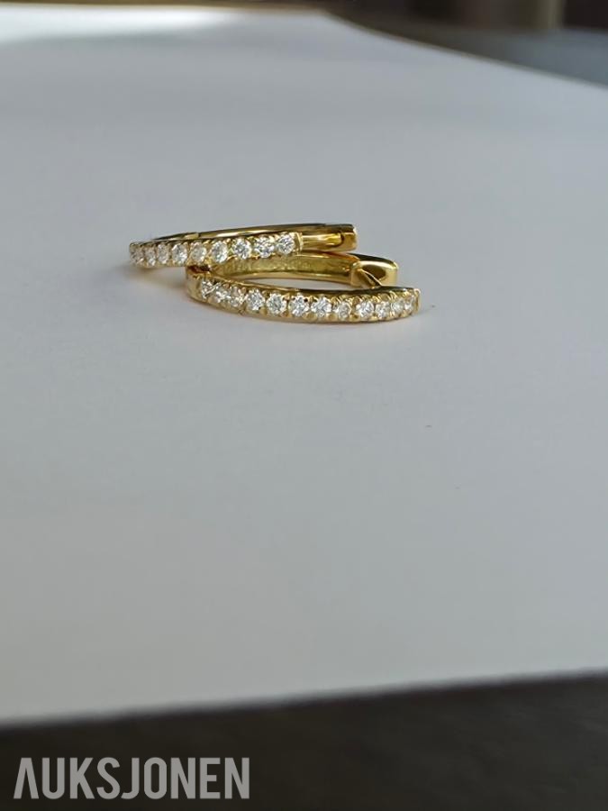 0.26CT HOOPS DIAMANTØREDOBBER I 18K GULL. NATURLIGE DIAMANTER! TAKSTBREV!