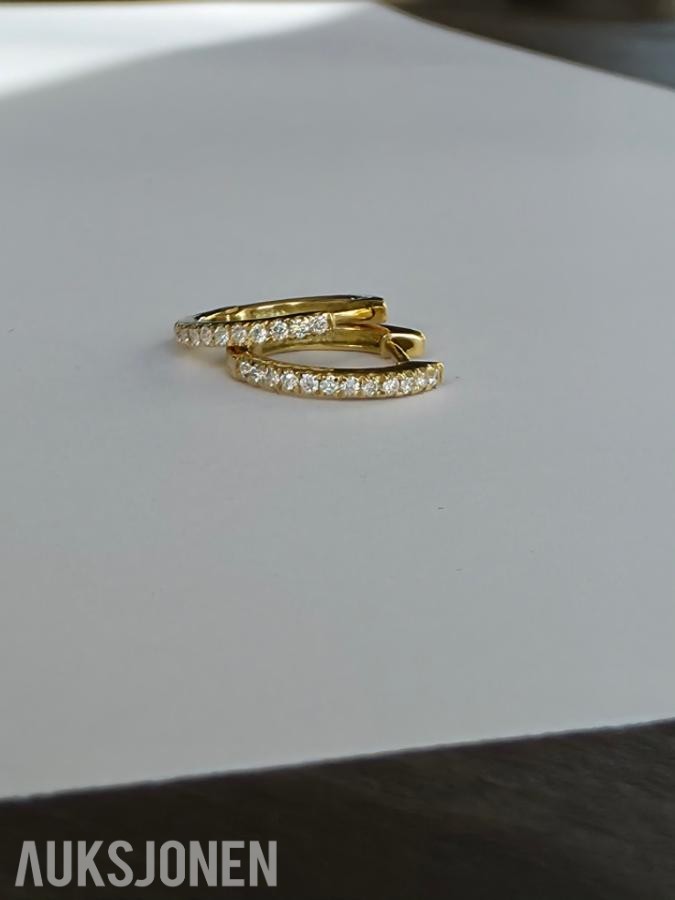 0.26CT HOOPS DIAMANTØREDOBBER I 18K GULL. NATURLIGE DIAMANTER! TAKSTBREV!