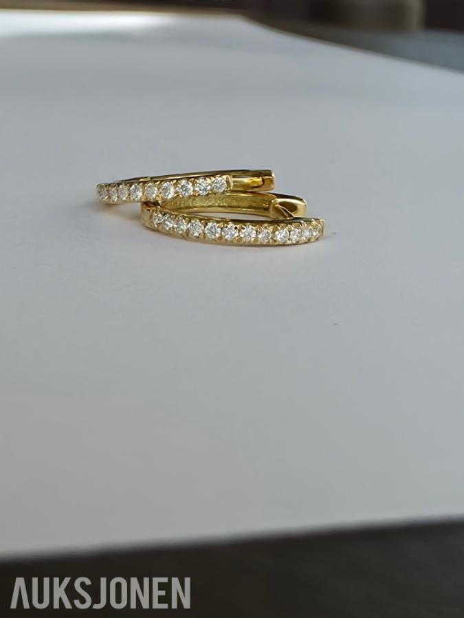 0.26CT HOOPS DIAMANTØREDOBBER I 18K GULL. NATURLIGE DIAMANTER! TAKSTBREV!