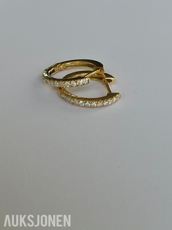 0.26CT HOOPS DIAMANTØREDOBBER I 18K GULL. NATURLIGE DIAMANTER! TAKSTBREV!