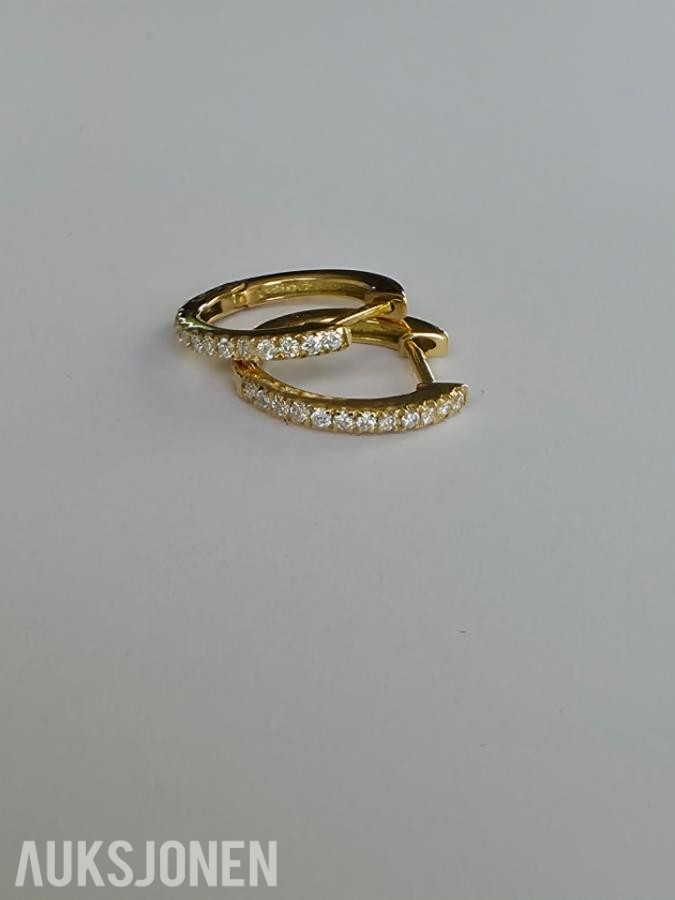 0.26CT HOOPS DIAMANTØREDOBBER I 18K GULL. NATURLIGE DIAMANTER! TAKSTBREV!