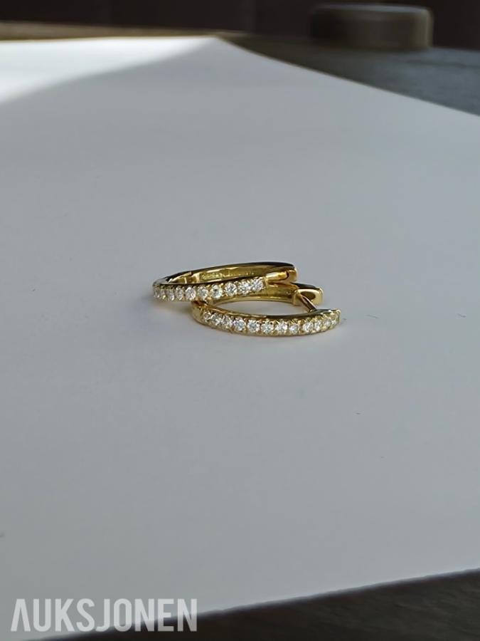0.26CT HOOPS DIAMANTØREDOBBER I 18K GULL. NATURLIGE DIAMANTER! TAKSTBREV!