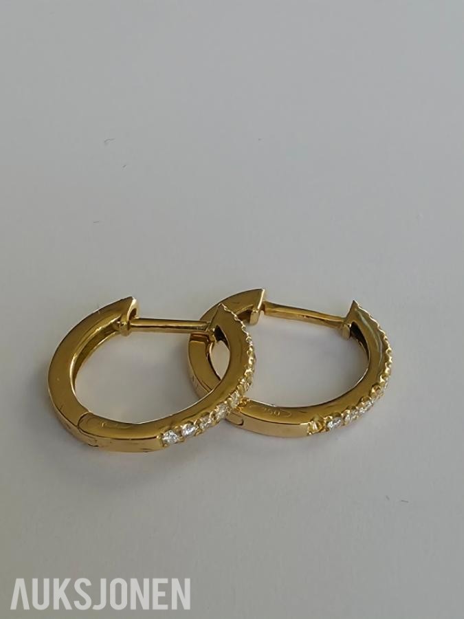 0.26CT HOOPS DIAMANTØREDOBBER I 18K GULL. NATURLIGE DIAMANTER! TAKSTBREV!