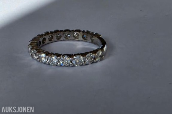 1.68CT ALLIANSE DIAMANTRING I 14K GULL. NATURLIGE DIAMANTER! TAKSTBREV OG SERTIFIKAT!