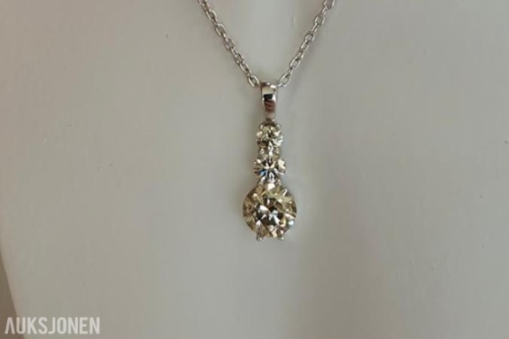 0.66CT 3-STENS DIAMANTANHENG I 14K GULL. NATURLIGE DIAMANTER! TAKSTBREV OG SERTIFIKAT!