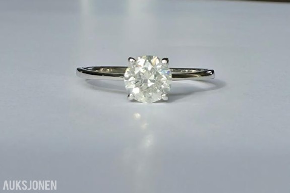  0.80CT ENSTENS DIAMANTRING I 14K GULL. NATURLIG DIAMANT! TAKSTBREV OG SERTIFIKAT!