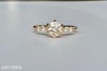 0.69CT DIAMANTRING I 14K GULL. NATURLIGE DIAMANTER! TAKSTBREV OG SERTIFIKAT!