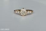 0.69CT DIAMANTRING I 14K GULL. NATURLIGE DIAMANTER! TAKSTBREV OG SERTIFIKAT!
