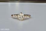 0.69CT DIAMANTRING I 14K GULL. NATURLIGE DIAMANTER! TAKSTBREV OG SERTIFIKAT!