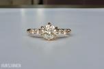 0.69CT DIAMANTRING I 14K GULL. NATURLIGE DIAMANTER! TAKSTBREV OG SERTIFIKAT!