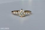 0.69CT DIAMANTRING I 14K GULL. NATURLIGE DIAMANTER! TAKSTBREV OG SERTIFIKAT!