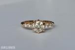 0.69CT DIAMANTRING I 14K GULL. NATURLIGE DIAMANTER! TAKSTBREV OG SERTIFIKAT!