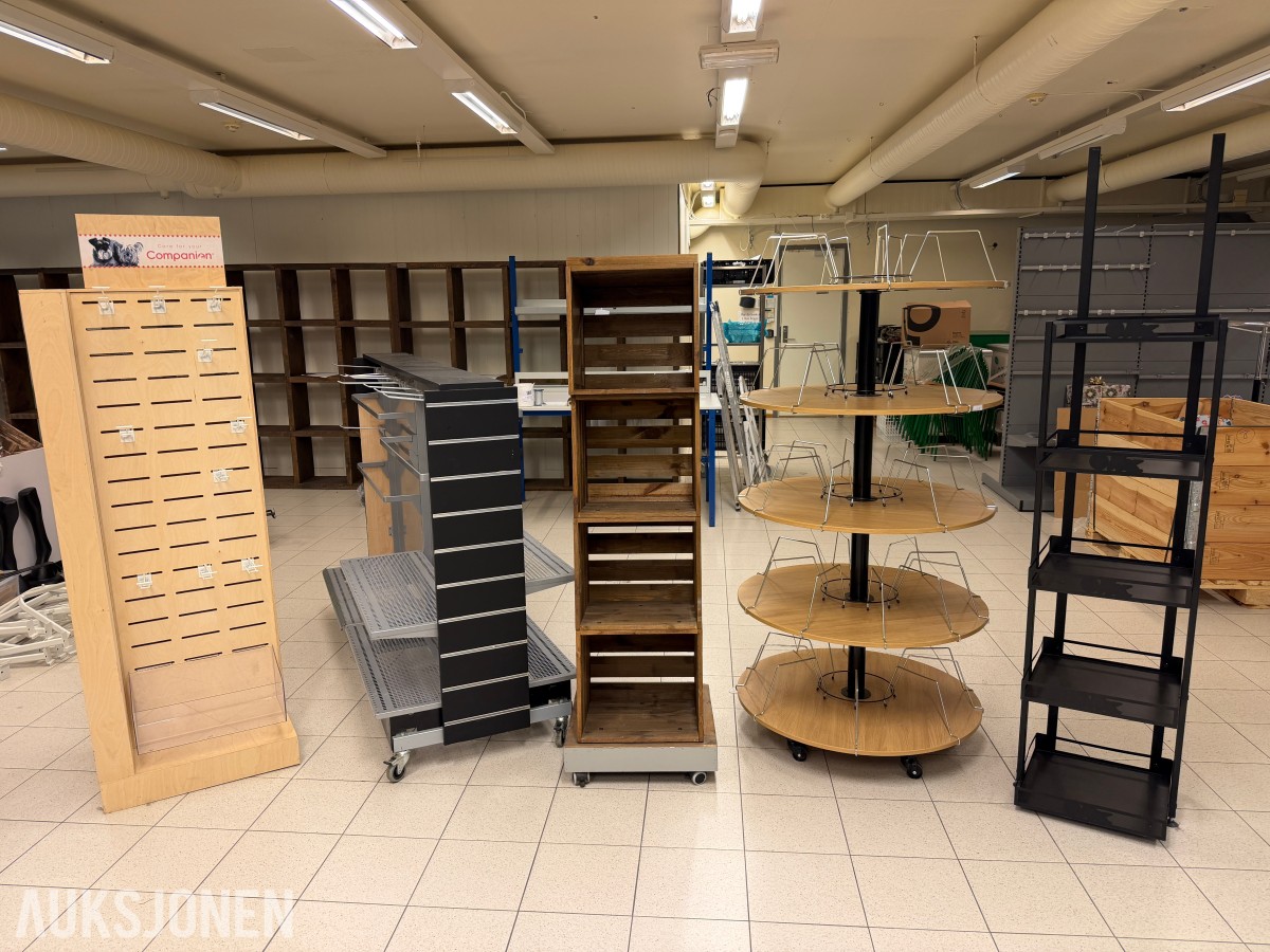 Butikkinnredning - 5 stk. reoler / hyller - ingen minstepris!