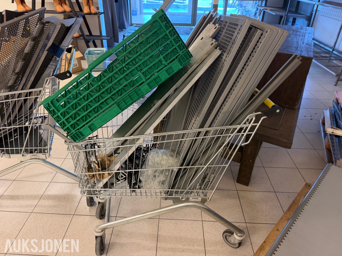 Butikkinnredning - stor mengde diverse hyller/reoler - uten minstepris!