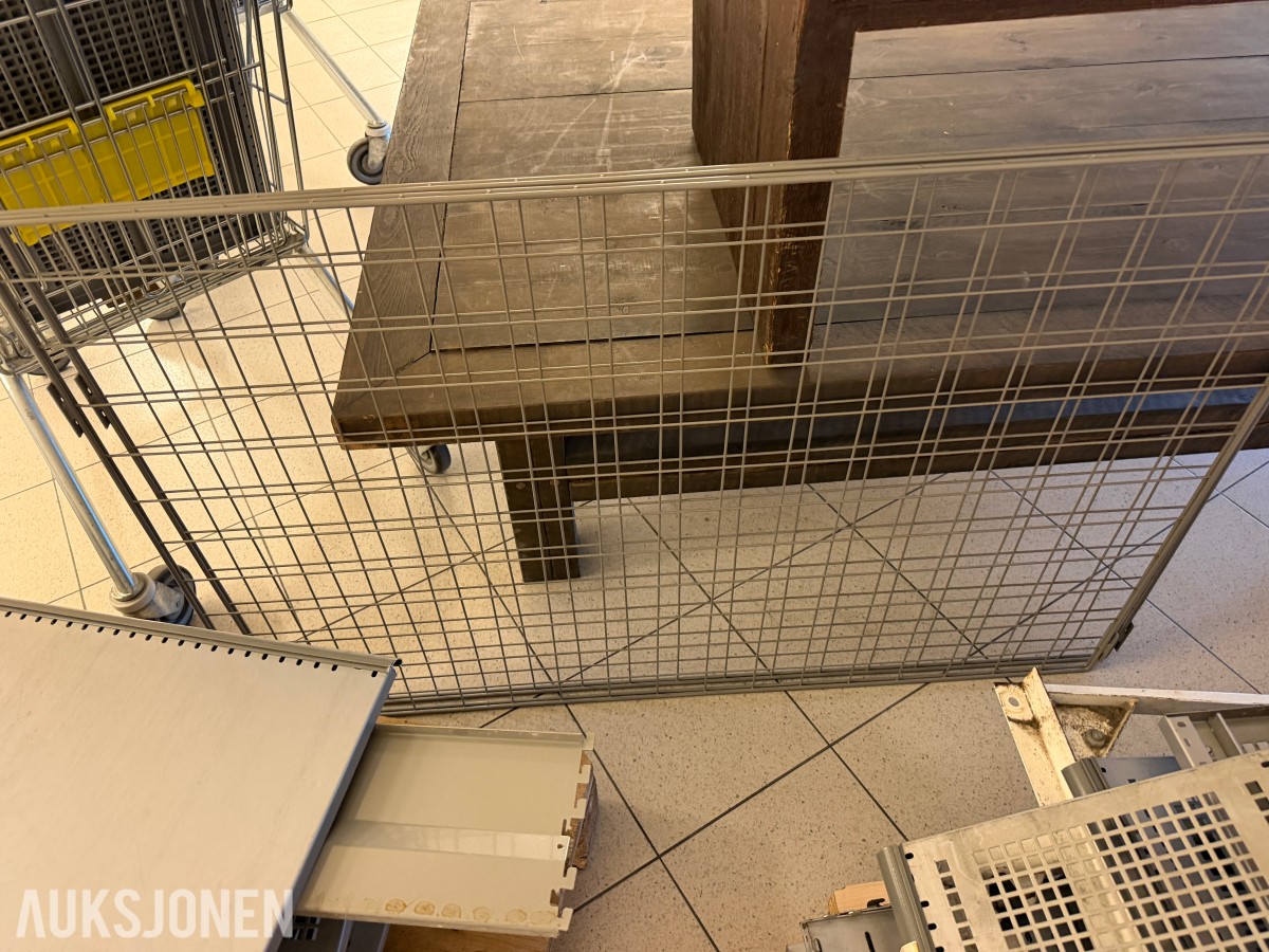 Butikkinnredning - stor mengde diverse hyller/reoler - uten minstepris!