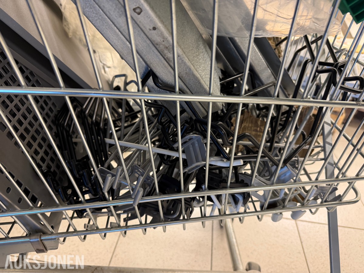 Butikkinnredning - stor mengde diverse hyller/reoler - uten minstepris!